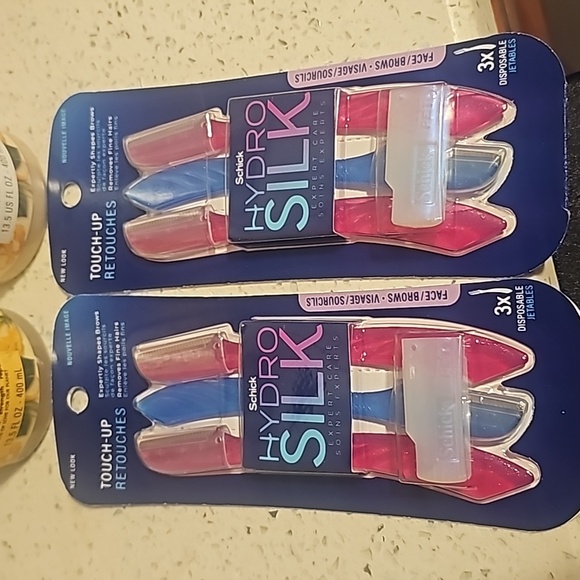 Shampoo/Conditioner, Toothpaste, and Razor Bundle - Picture 5 of 5